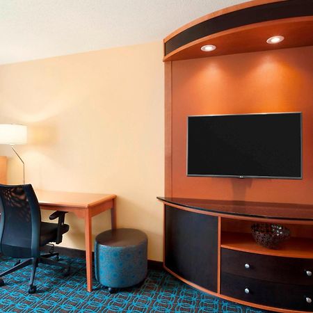 Fairfield Inn & Suites Lansing West Delta Center Township Экстерьер фото