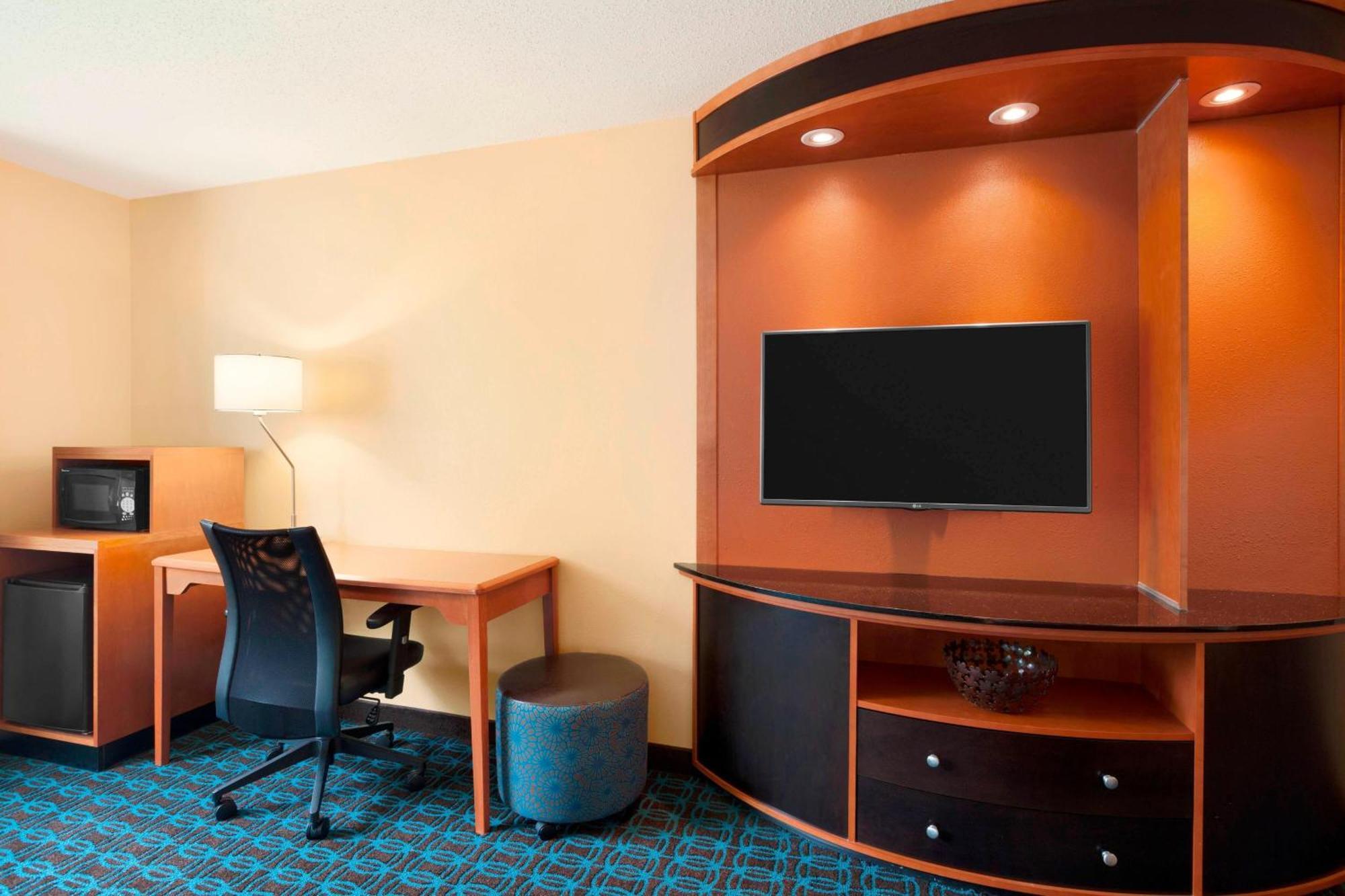 Fairfield Inn & Suites Lansing West Delta Center Township Экстерьер фото
