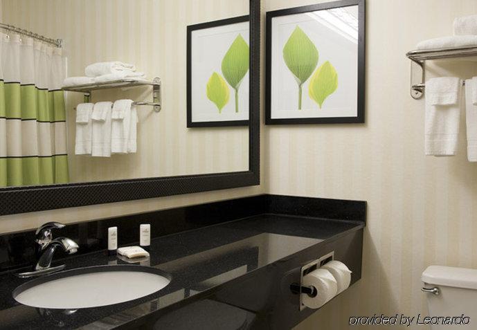 Fairfield Inn & Suites Lansing West Delta Center Township Номер фото