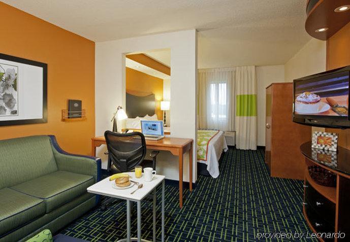 Fairfield Inn & Suites Lansing West Delta Center Township Номер фото