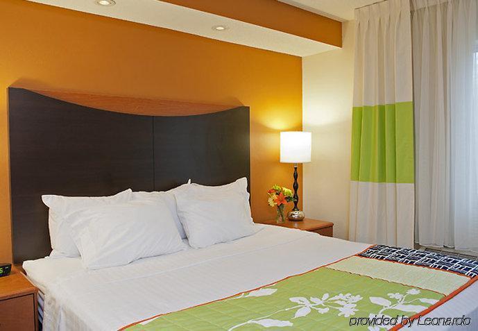 Fairfield Inn & Suites Lansing West Delta Center Township Номер фото